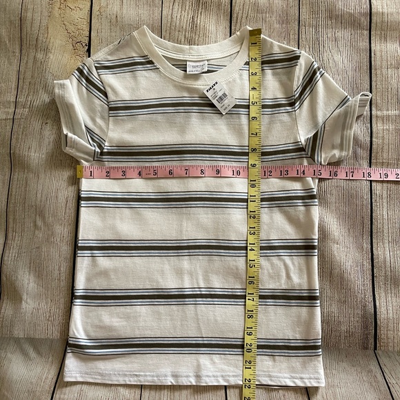 NWT Tilly’s t-shirt - Picture 8 of 8